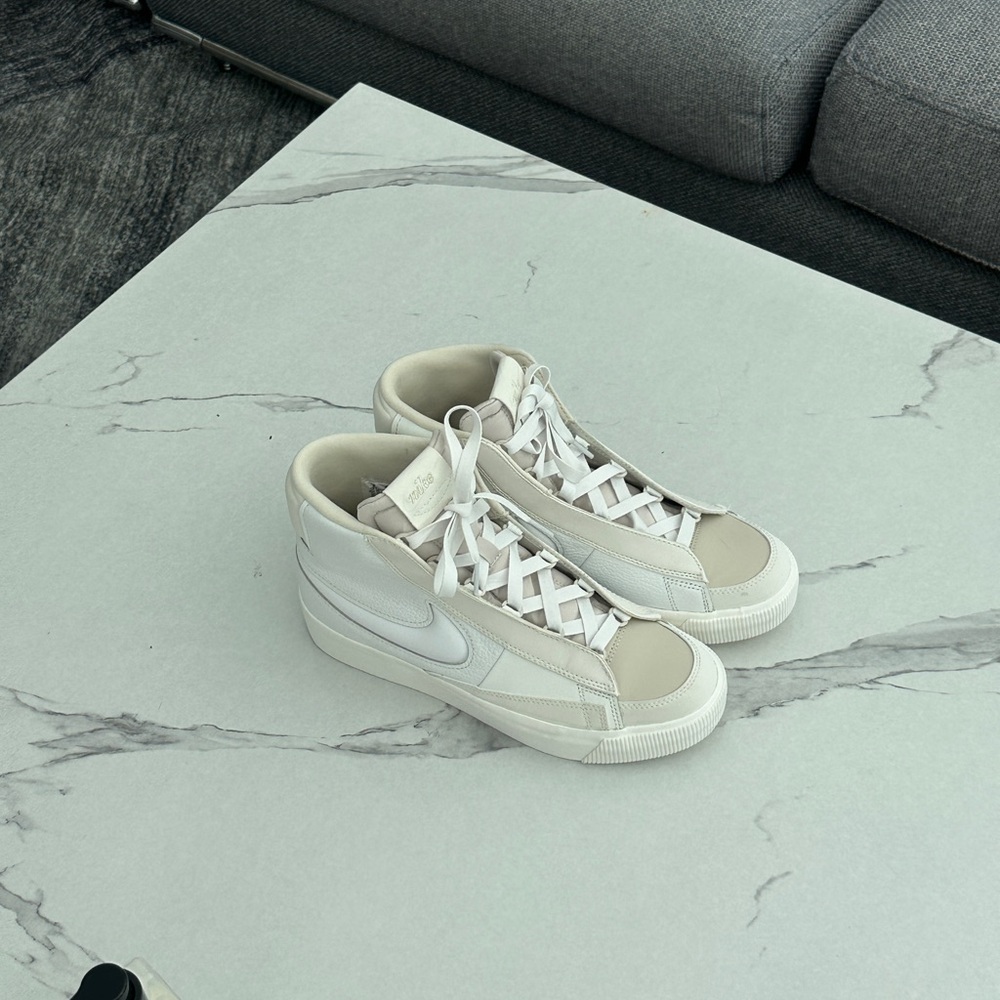 Women's Nike cream sneakers